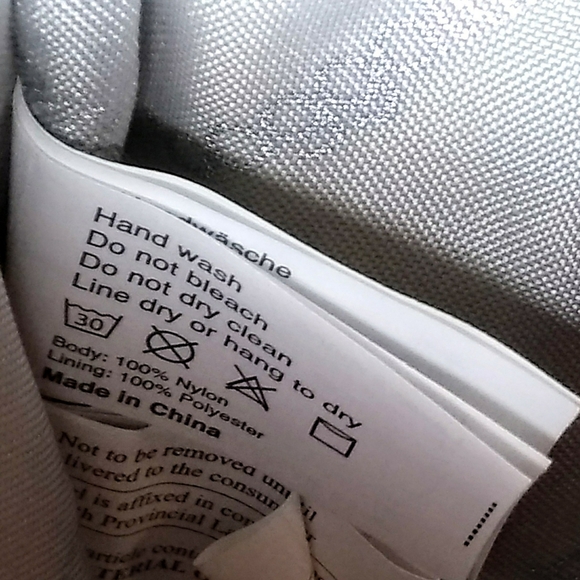 Smooth, Bubble Pattern Wristlet Clutch - Picture 16 of 16